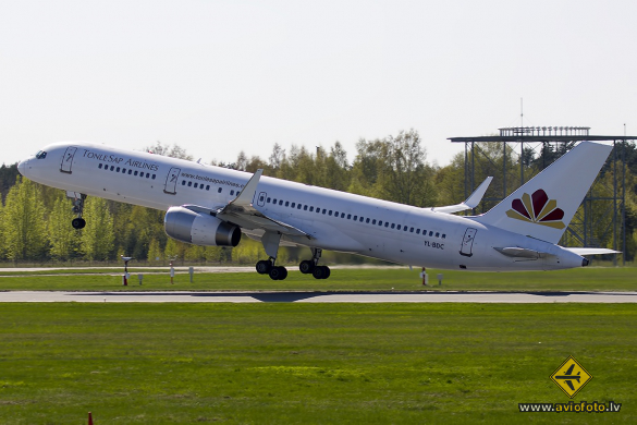 Boeing 757-256